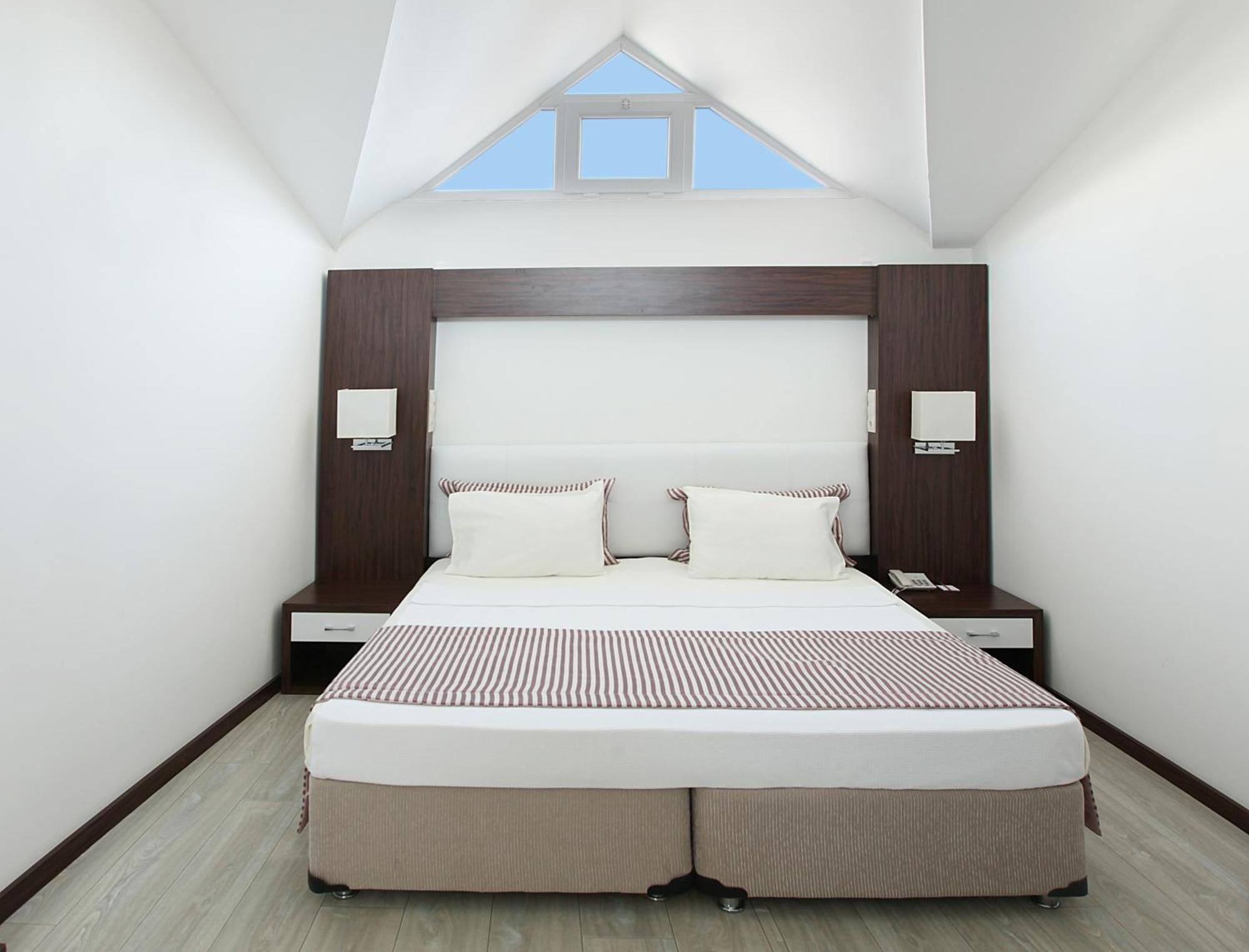 Arora Otel
